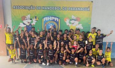 AHPA/SESPOR/SICOOB finalizou 2024 nesta terça-feira com mais um Festival de Mini-Handebol 