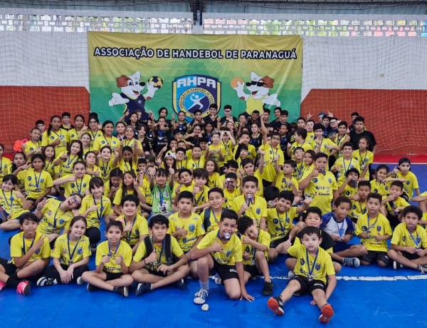 Festival de Mini-Handebol agitou o sábado dos alunos do Projeto 7 Metros