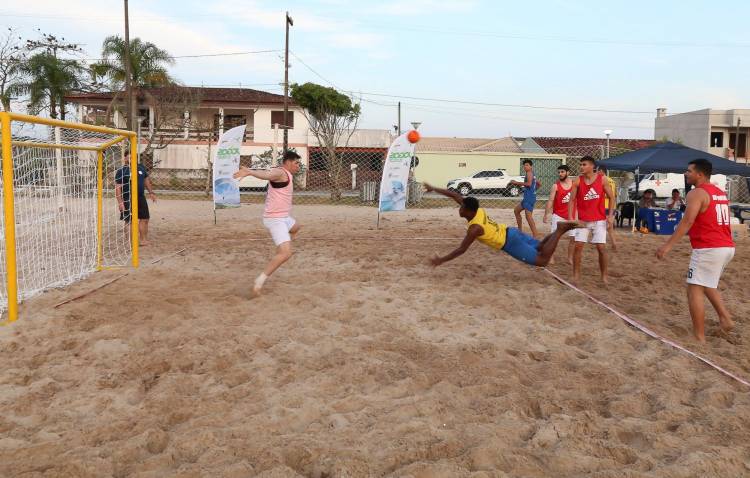 Equipes da AHPA/SESPOR conquistam primeira etapa da Copa Paraná de Handebol de Areia