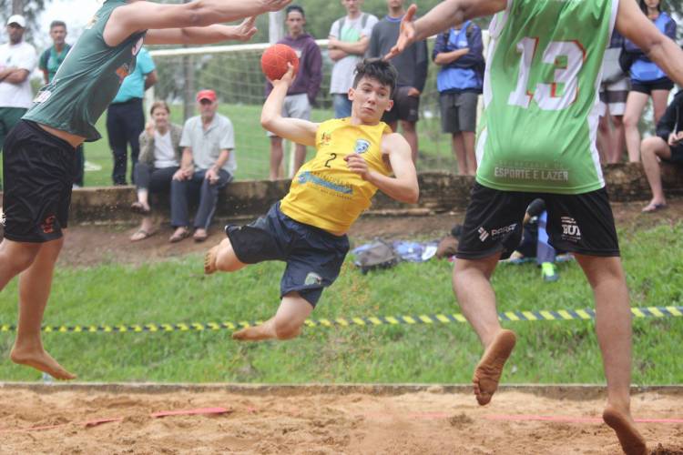 Handebol de Areia parnanguara disputa Fase Final do Jogos da Juventude