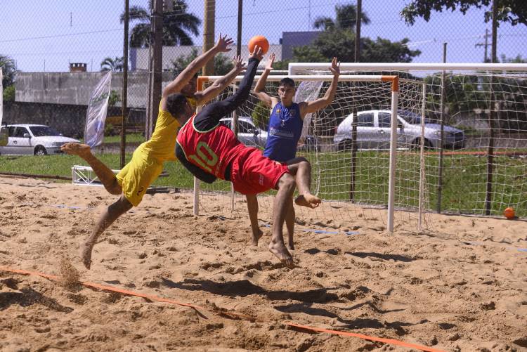 AHPA/SESPOR disputa 3ª Etapa do Paranaense de Handebol de Praia