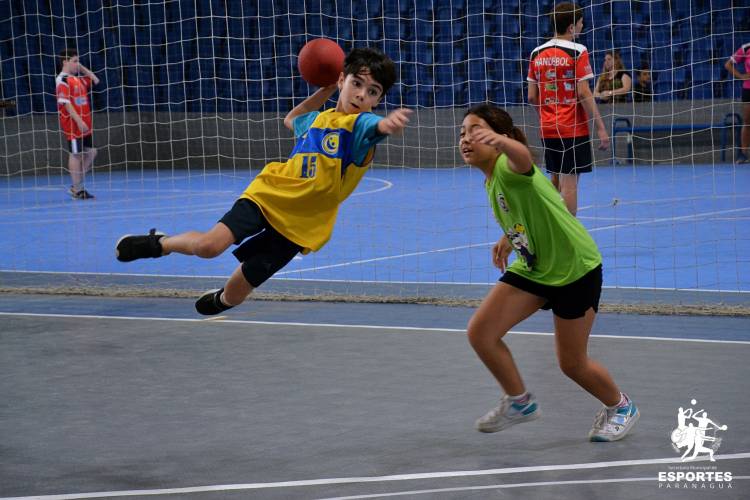 AHPA/SESPOR/SICOOB participa de Festival de Mini-Handebol em Antonina