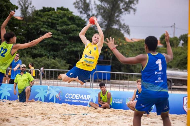 Líder do Circuito, AHPA/SESPOR/SICOOB volta a jogar pelo Paranaense de Handebol de Praia no fim de semana