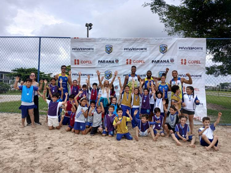 Mais um Festival de Mini-Handebol de Praia realizado com sucesso pela AHPA/SESPOR/SICOOB