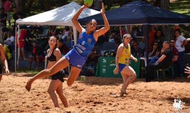 AHPA/SESPOR/SICOOB/Bananina busca título Paranaense de Handebol de Praia neste final de semana