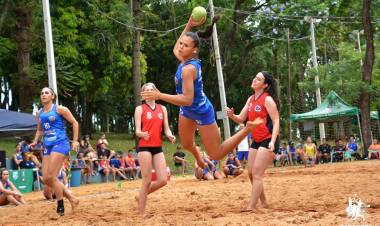 AHPA/SESPOR/SICOOB/Bananina busca título da 3ª Etapa do Paranaense de Handebol de Praia neste fim de semana