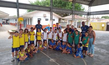 AHPA/SESPOR/SICOOB/Bananina realizou Festival de Mini-Handebol na Ilha dos Valadares
