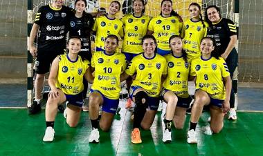 Equipe Feminina do Instituto Dr. Caetano Munhoz Rocha, formada por atletas da AHPA/SESPOR/SICOOB, conquista 5º lugar no Handebol dos Jogos Escolares do Paraná 2025