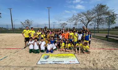 2º Festival de Mini-Handebol de Praia reúne crianças no Aeroparque em Paranaguá