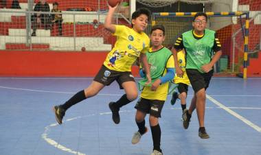 Festival encerra atividades do Mini-Handebol parnanguara em 2025 