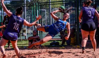 AHPA/SESPOR/SICOOB/Paranaguá inicia caminhada no Circuito Paranaense de Handebol de Praia 2026 com grandes expectativas