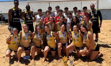 AHPA/SESPOR/SICOOB/Paranaguá conquista ouro no masculino e prata no feminino no handebol de praia dos Jogos da Juventude do Paraná 2026