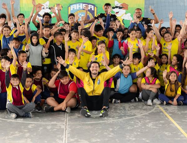 Mini-handebol segue crescendo e encantando as crianças em Paranaguá