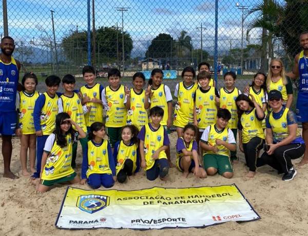 Festival de Mini-Handebol de Praia encanta crianças com diversão e aprendizado em Paranaguá