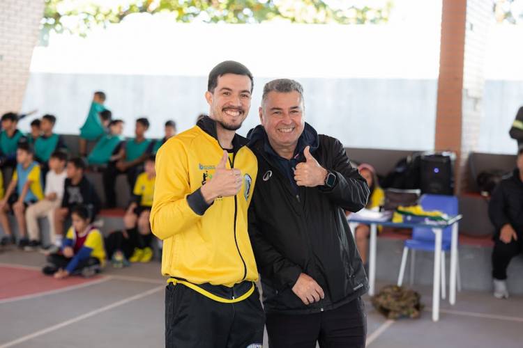 Mini-Handebol em Festa: Primeira Etapa das Olimpíadas Escolares Reúne 104 Crianças em Paranaguá
