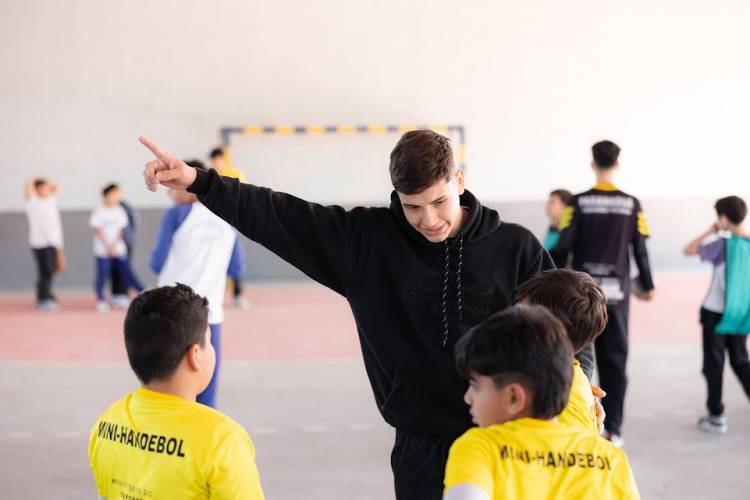 Mini-Handebol em Festa: Primeira Etapa das Olimpíadas Escolares Reúne 104 Crianças em Paranaguá