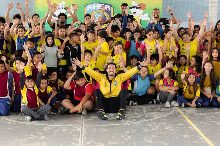 Mini-handebol segue crescendo e encantando as crianças em Paranaguá
