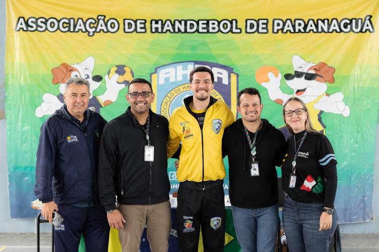 Mini-handebol segue crescendo e encantando as crianças em Paranaguá