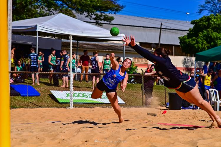 Paranaguá se prepara para defender título no Handebol de Praia na Fase Estadual dos 37º Jogos da Juventude do Paraná  2025