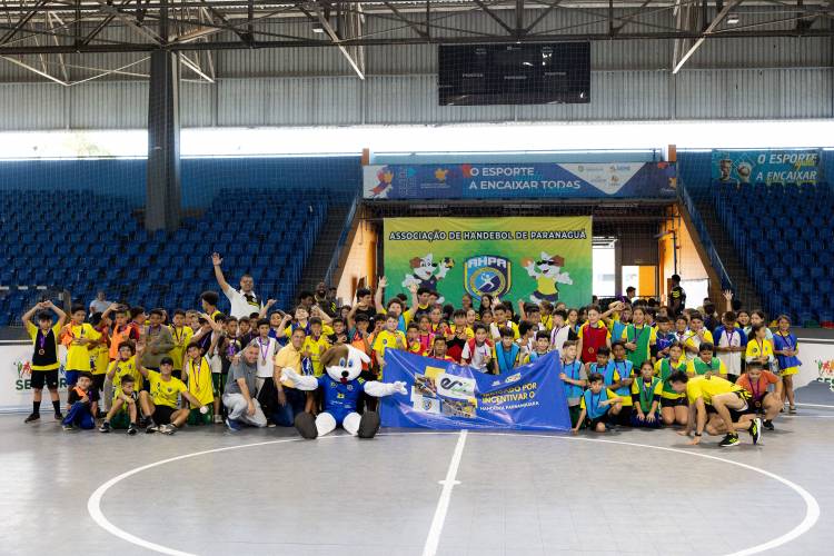 Etapa Final das Olimpíadas Escolares de Mini-Handebol 2025 reúne 120 alunos e encerra temporada com grande sucesso