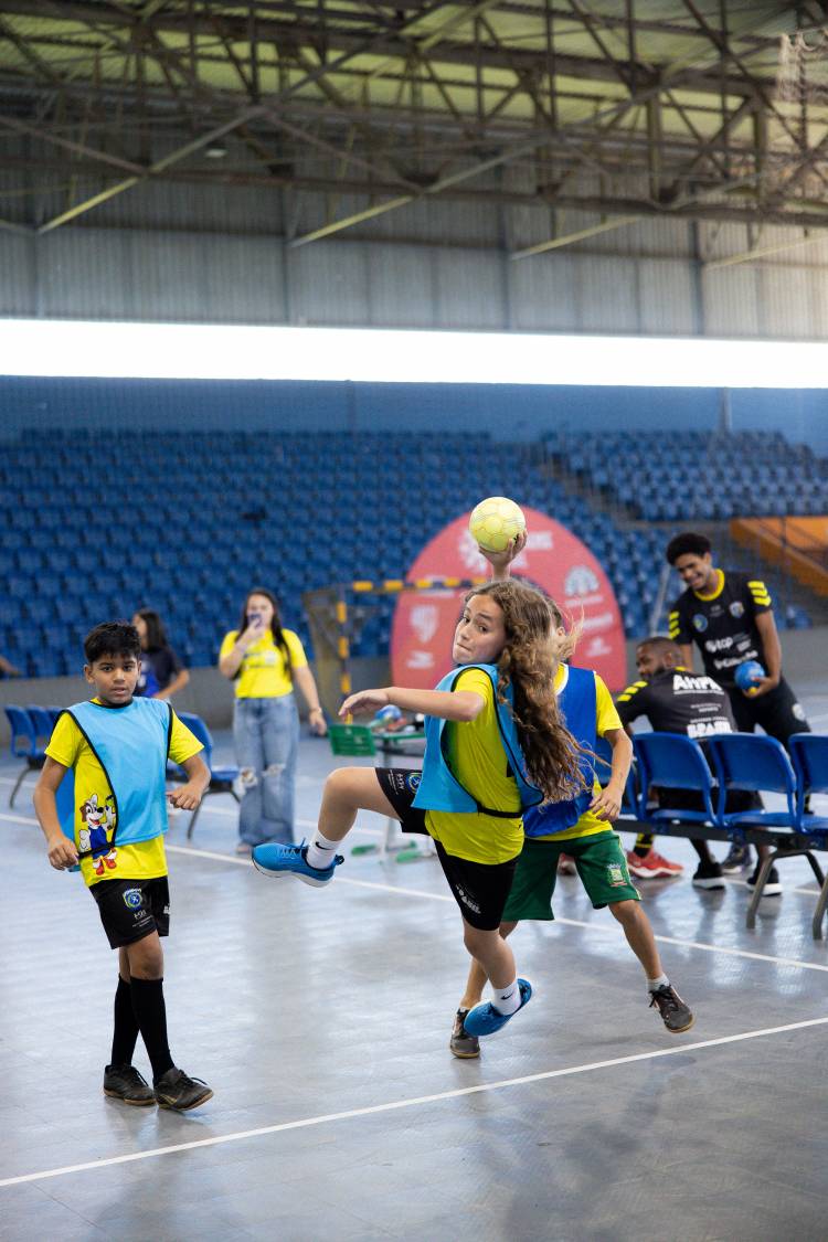 Etapa Final das Olimpíadas Escolares de Mini-Handebol 2025 reúne 120 alunos e encerra temporada com grande sucesso