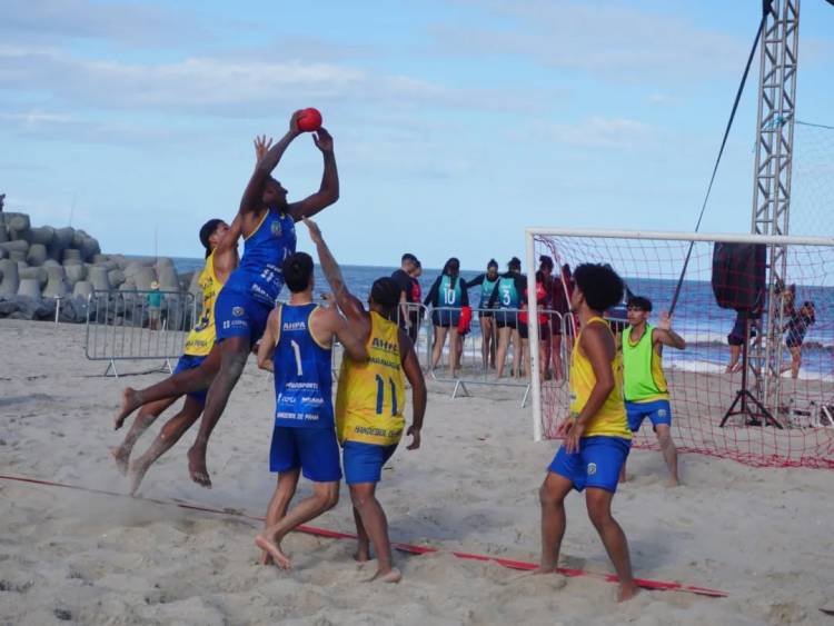 AHPA/SESPOR/SICOOB/Paranaguá faz temporada histórica e domina o Circuito Paranaense de Handebol de Praia 2025/2026