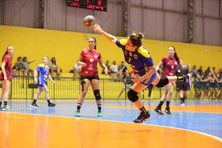 AHPA/SESPOR/SICOOB/Paranaguá domina em casa, vence tudo e avança com autoridade à semifinal do Paranaense de Handebol!