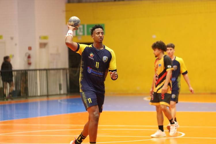 Embalada por títulos, AHPA/SESPOR/SICOOB/Paranaguá inicia caminhada na Chave Bronze do Paranaense 2026