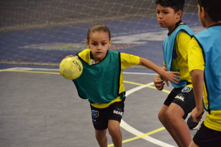 1ª etapa das Olimpíadas Escolares de Mini-Handebol reúne cerca de 150 crianças e celebra o esporte educacional em Paranaguá