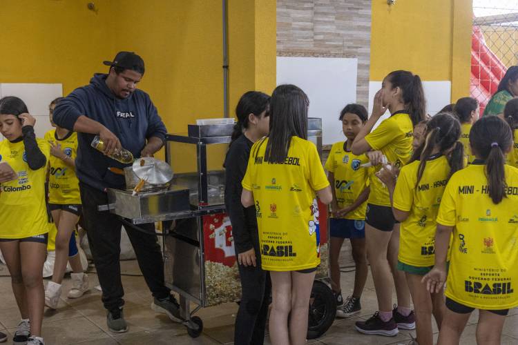 FESTHAND AHPA REÚNE CRIANÇAS EM TARDE DE ALEGRIA, DIVERSÃO E MUITO MINI-HANDEBOL